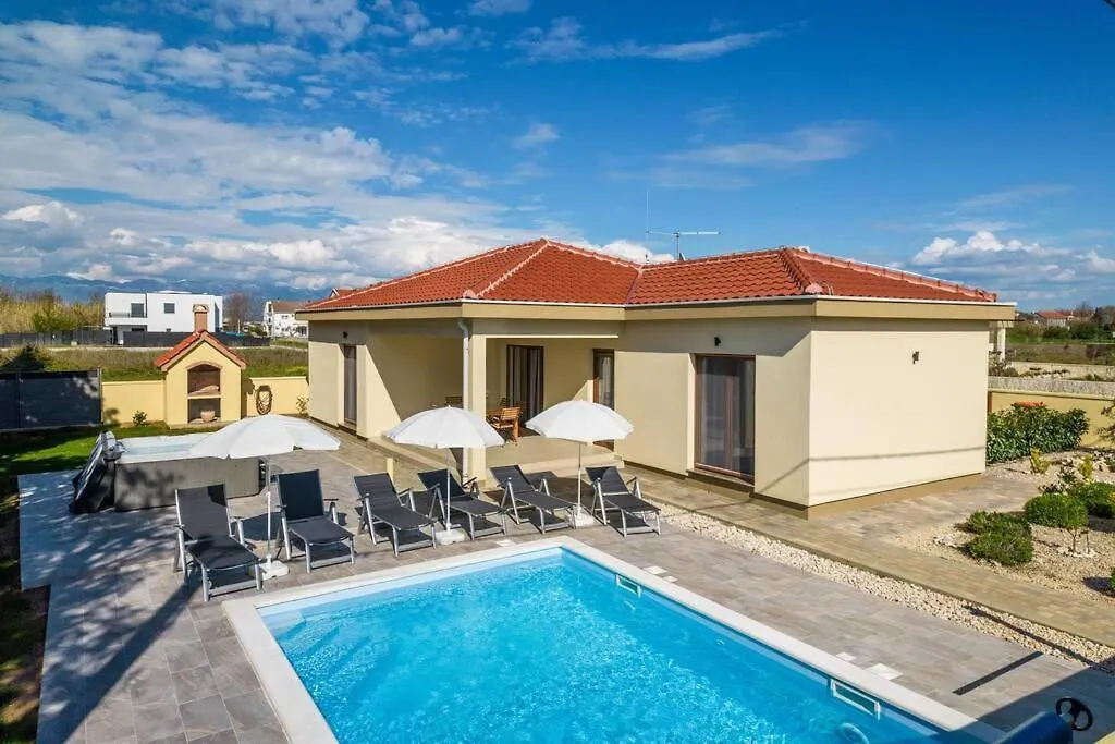 Villa Mattina, With Heated Pool And Jacuzzi Privlaka  0*, Privlaka (Zadar) Croatia