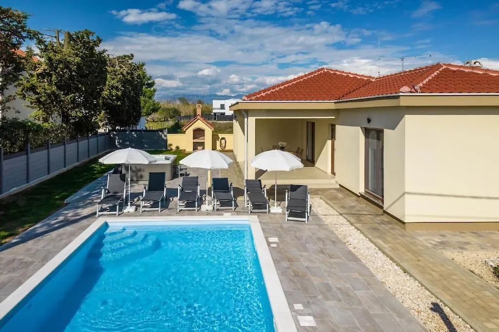 Villa Mattina, With Heated Pool And Jacuzzi Privlaka  Croatia