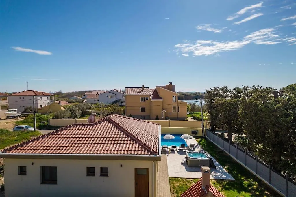 Villa Mattina, With Heated Pool And Jacuzzi Privlaka   Privlaka (Zadar)
