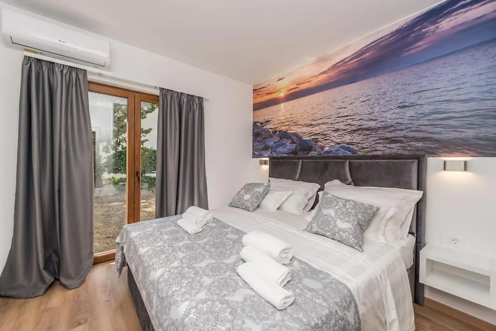 Villa Mattina, With Heated Pool And Jacuzzi Privlaka  0*, Privlaka (Zadar)