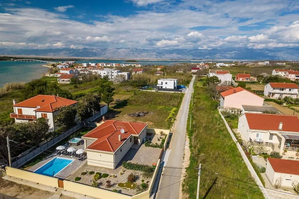 Villa Mattina, With Heated Pool And Jacuzzi Privlaka  0*, Privlaka (Zadar)