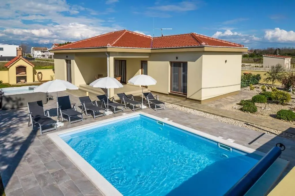 Villa Mattina, With Heated Pool And Jacuzzi Privlaka