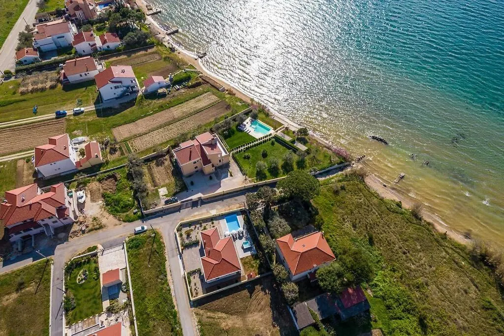Villa Mattina, With Heated Pool And Jacuzzi Privlaka  0*, Privlaka (Zadar)