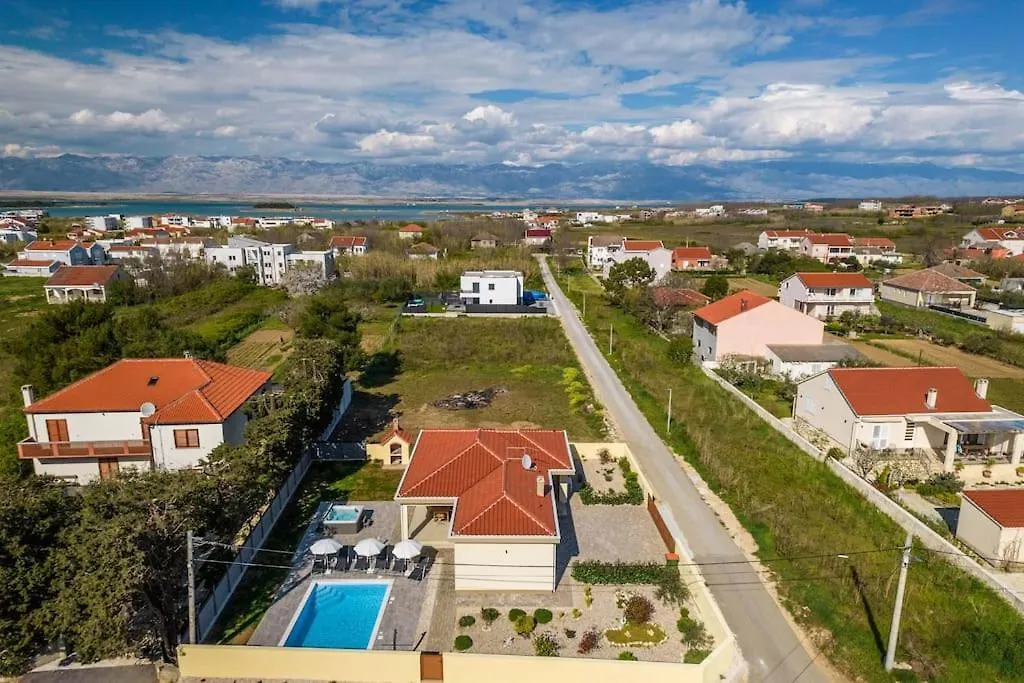 Villa Mattina, With Heated Pool And Jacuzzi Privlaka  Privlaka (Zadar)
