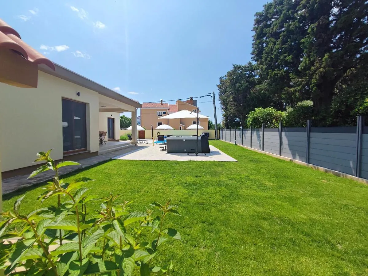 Villa Mattina, With Heated Pool And Jacuzzi Privlaka  0*, Privlaka (Zadar) Croatia
